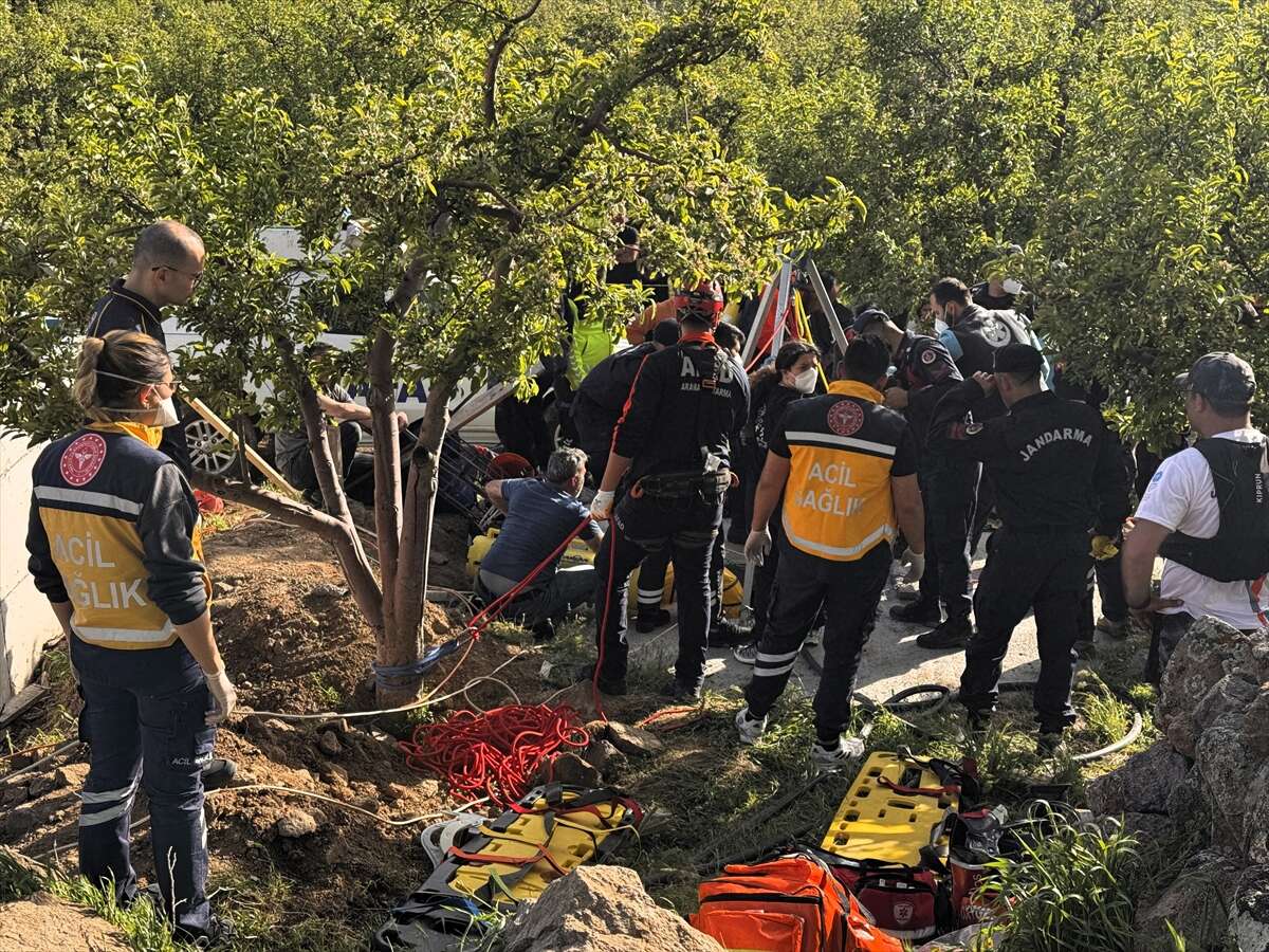 Aksaray’daki kuyu faciasında can veren 3 kişi yan yana toprağa verildi 7